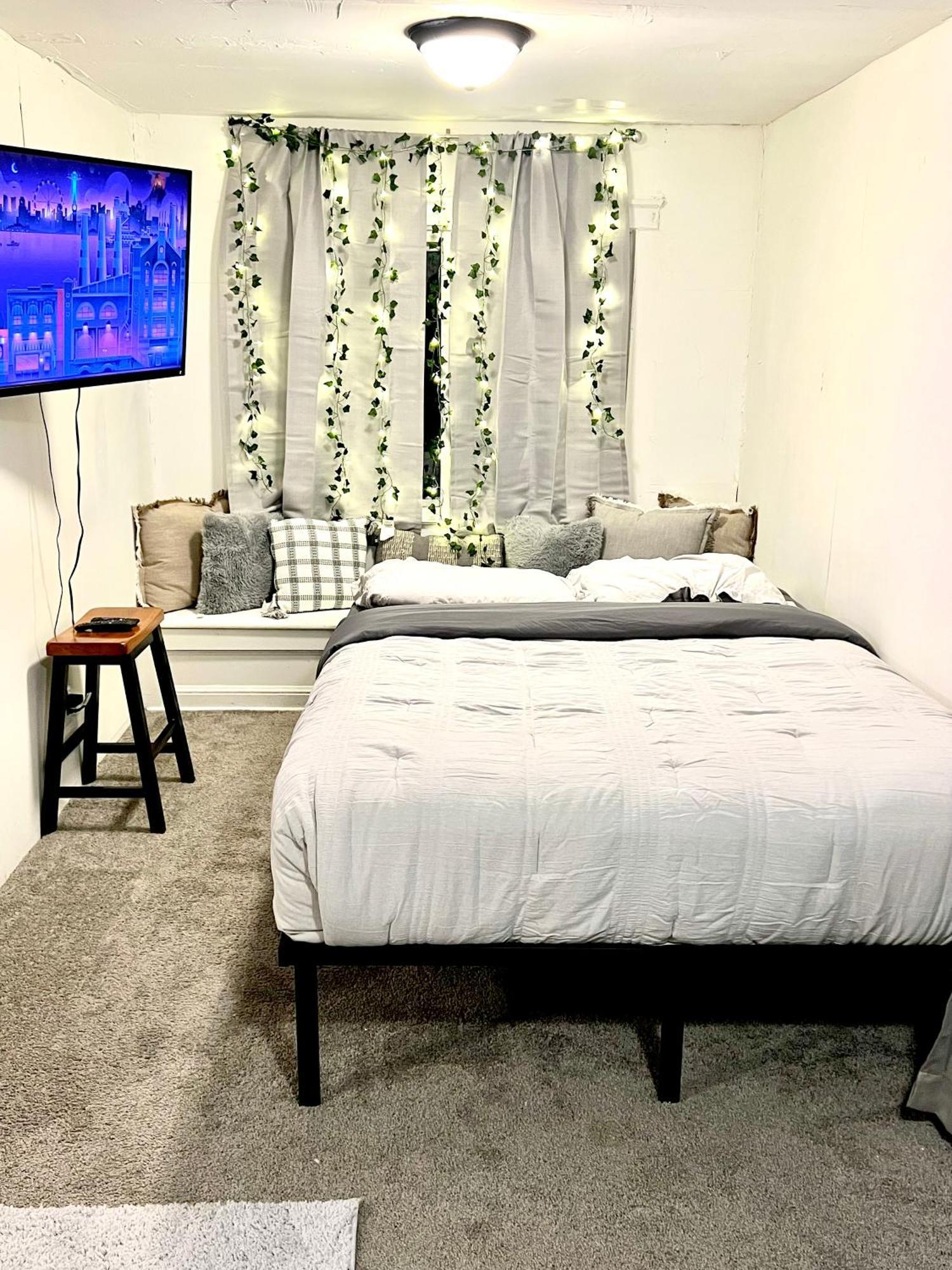 Two Bedroom Villa Studio With Fireplace & Living Room Detroit Bagian luar foto