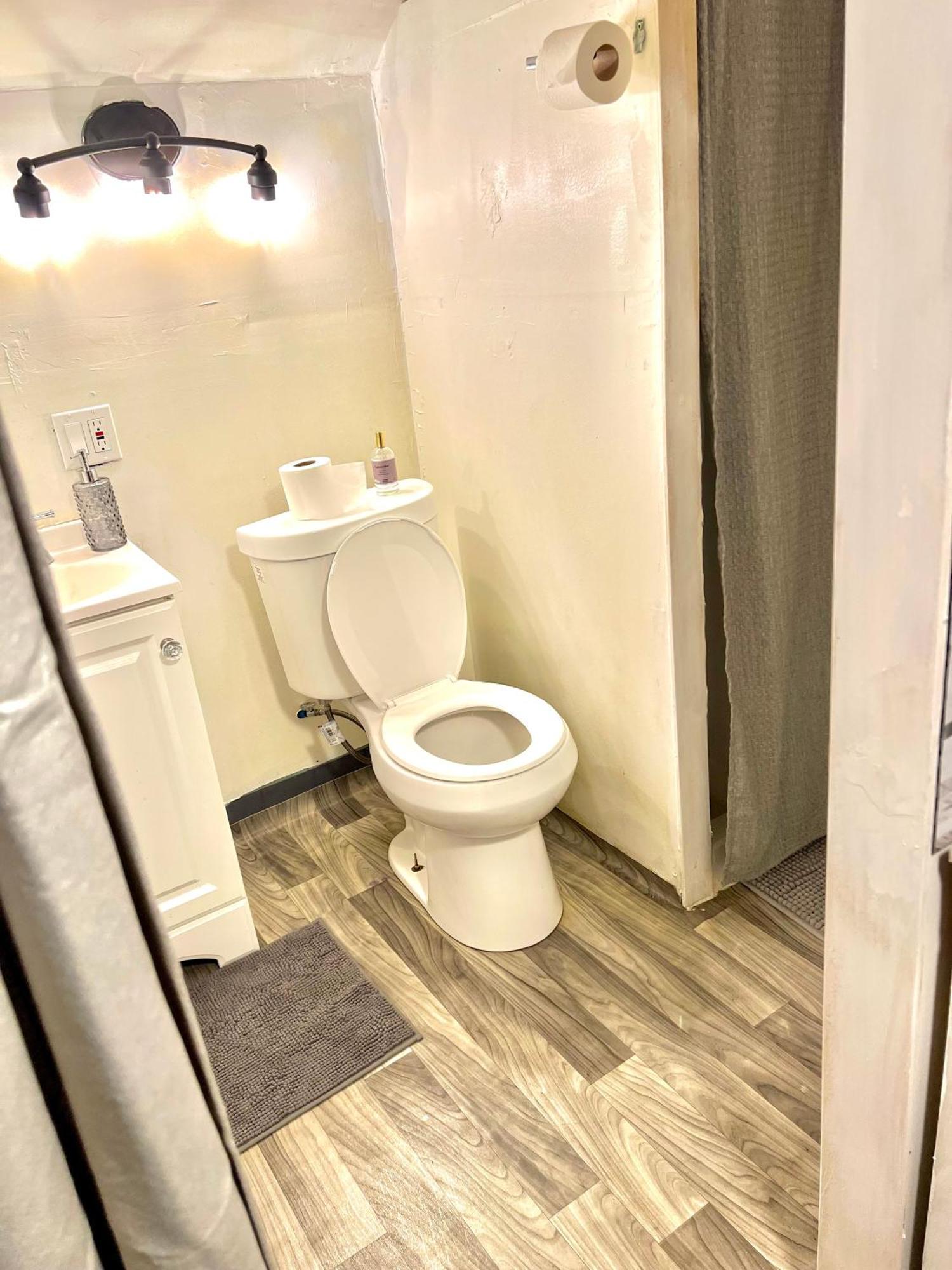 Two Bedroom Villa Studio With Fireplace & Living Room Detroit Bagian luar foto