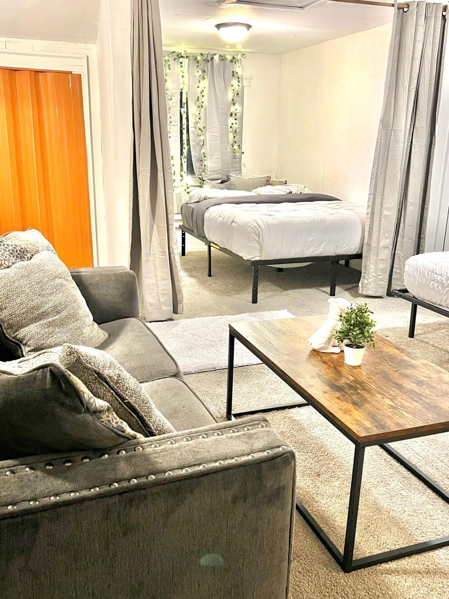 Two Bedroom Villa Studio With Fireplace & Living Room Detroit Bagian luar foto