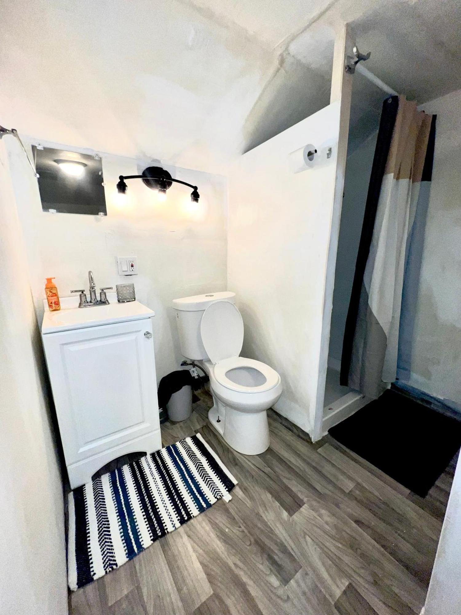 Two Bedroom Villa Studio With Fireplace & Living Room Detroit Bagian luar foto